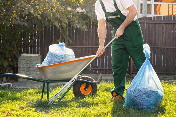Cost of Yard Cleaning in Kent